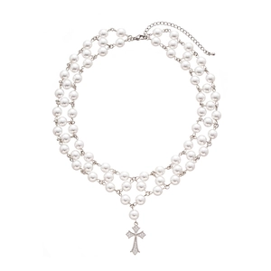 Choker élégant à double rangée de perles avec pendentif croix étincelant et chaîne ajustable