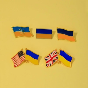 Détails des badges drapeaux Ukraine USA UK avec finition en plaqué métal doré