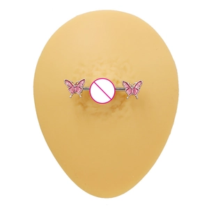 Anneau de mamelon papillon rose en forme de cœur en acier inoxydable sur modèle