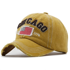 Casquette vintage jaune moutarde délavée avec broderie Chicago 1776 et détails délavés