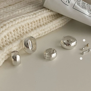 Minimalist 925 sterling silver geometric wide hoop earrings set on knit fabric