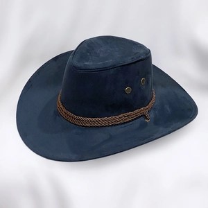 Détail du chapeau de cowboy bleu marine avec corde tressée brune et œillets en bronze