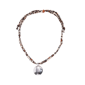 Collier rétro à imprimé léopard avec pendentif sphérique en métal poli pour femme