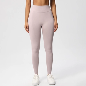 Details der nahtlosen High-Waist-Yogahose in Lavendel mit Peach-Butt-Lift-Effekt