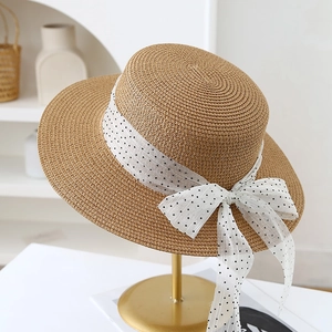 Chapeau de paille style français avec ruban à pois blancs pour protection solaire en vacances