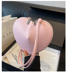 Borsa a cuore rosa in ecopelle PU in confezione regalo nera con zip argento