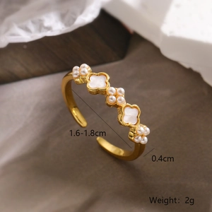Macro shot showing 18K gold plated clover ring with pearls and 0.4cm width detail