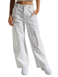 Damen Cargo-Hose in Weiß mit weitem Bein, mehreren Taschen und Kontrastnähten