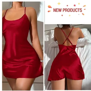 Nuisette rouge en satin dos nu avec fines bretelles et design en soie pour femmes