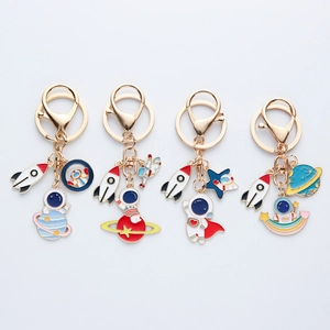 Creative Astronaut Keychain Zinc Alloy Enamel Spaceman Rocket Star Pendant Gold Metal Keychain For Backpack Keys Space Theme Gift