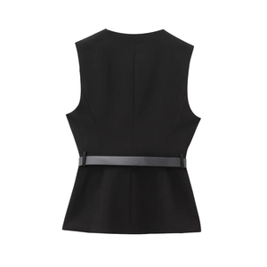 Vue arrière du gilet noir cintré avec ceinture assortie montrant les détails du tissu
