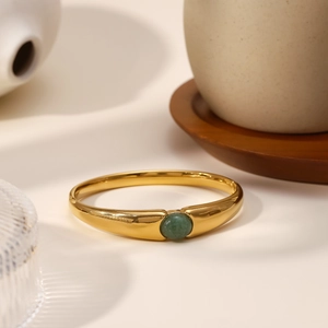 Bracelet jonc en acier inoxydable plaqué or 18K avec insert en pierre naturelle verte