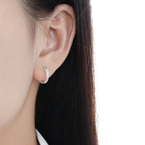 Minimalist S990 sterling silver hoop earrings with textured diamond-cut pattern for women