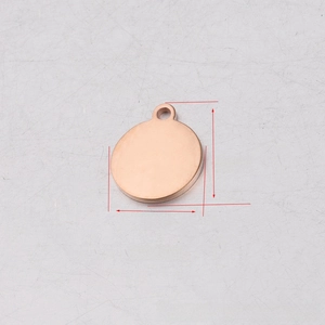 Dettaglio del ciondolo rotondo da 12mm in acciaio inossidabile oro rosa con misure