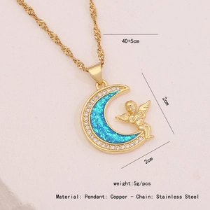 Détails des dimensions du collier pendentif lune et ange doré avec incrustation opale