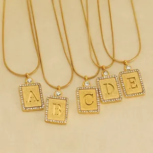 Initial Anhänger Halskette Edelstahl 18K Vergoldet Mattierte Textur Quadratischer Strassrand Schlangenkette Mode Damen