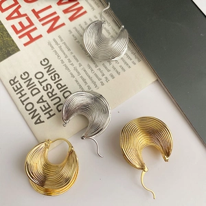 Minimalist multi-layer ribbed geometric earrings in gold and silver finish plating