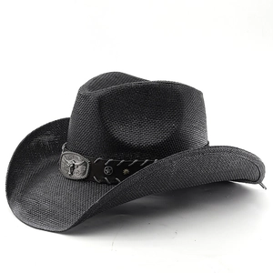 Classico cappello da cowboy nero intrecciato con fibbia a testa di toro e borchie a stella