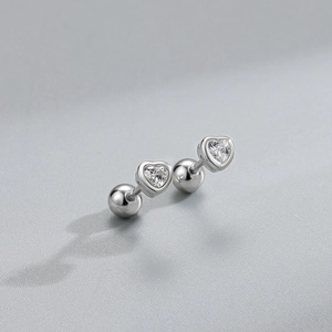 Elegant S925 sterling silver heart-shaped stud earrings with sparkling cubic zirconia stones