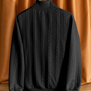 Maglione da donna in maglia a trecce nera con collo alto, zip e dettaglio posteriore