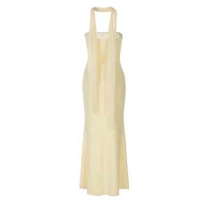 Detailansicht eines blassgelben Neckholder Kleid mit elegantem langen Band und schmaler Passform