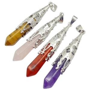 Kristallanhänger aus Rosenquarz und Amethyst mit verzierter silberner Metallkappe