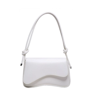 Sac à bandoulière blanc en cuir chic avec rabat ondulé et lanières nouées pour l'été