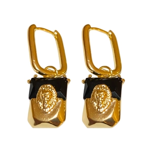 Vintage gold-plated lion head hoop earrings with black gemstone and crystal geometric frame