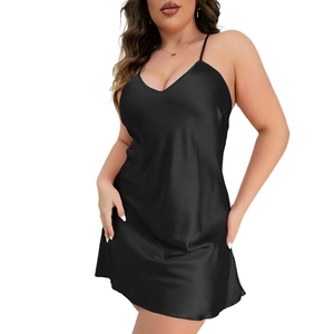 Sottoveste taglie forti in raso nero per donna con scollo a V e spalline sottili