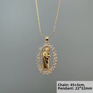 Détail du pendentif en or avec zircons et informations sur la chaîne de 45+5cm