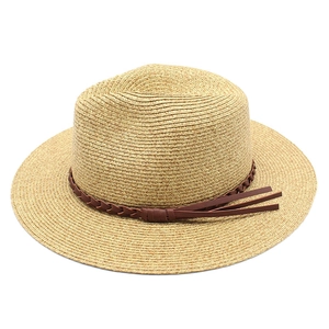 Chapeau de paille panama respirant avec ruban en cuir marron et détail de glands