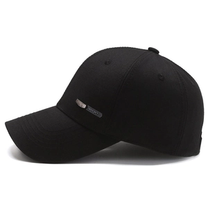 Casquette de baseball noire pour homme avec badge sport en métal et coutures latérales