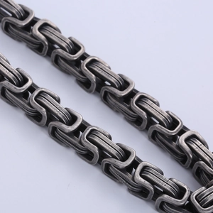 Classic 9mm wide black Byzantine chain bracelet in stainless steel with industrial link design