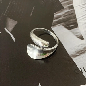 Minimalist 925 sterling silver open ring with irregular teardrop shape and glossy finish