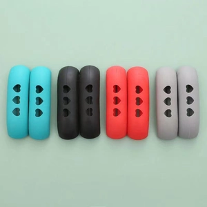 Silicone heat-resistant pot handle covers in four colors with heart hollow design