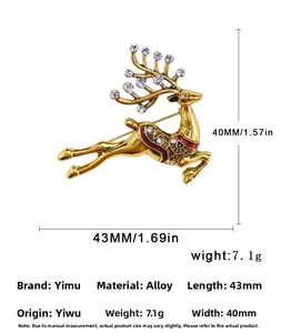 Detailed size chart of golden reindeer brooch with crystals measuring 43MM by 40MM