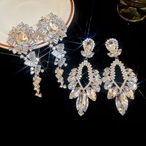 Boucles d'oreilles pendantes en argent avec diamants, franges étoilées et design goutte