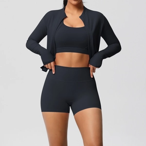 Détails de l'ensemble de yoga 3 pièces noir avec veste zippée, brassière et short taille haute