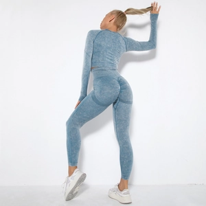 Nahtloses blaues Acid-Wash-Yoga-Set mit langärmeligem bauchfreiem Oberteil und Push-Up-Leggings