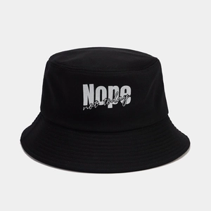 Cappello da pescatore nero in cotone con ricamo bianco 'Nope not today' per protezione solare