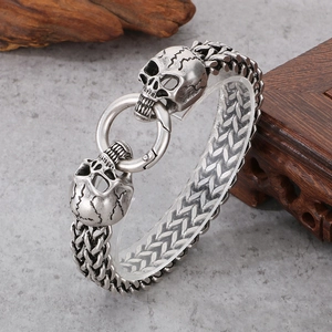 Gothic silver skull chain bracelet for men with vintage finish and O-ring clasp
