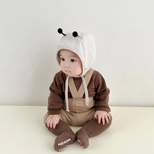 Baby bee earflap hat and corduroy overall outfit set for autumn newborn photography