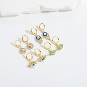 Goldenes Ohrring-Set mit Bösem Blick und Hand der Fatima aus Emaille und Strass