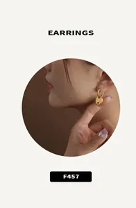 Collana in acciaio al titanio placcato oro 18k con simpatico ciondolo quadrato a coniglio