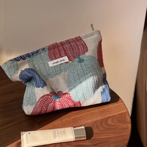Jacquard woven makeup bag with colorful pepper patterns and simple wish fabric label