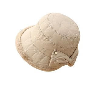 Beige quilted fisherman hat with clover embroidery and large bow decoration for women