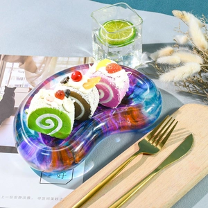 Bandeja de resina colorida artística con textura fluida y borde irregular único