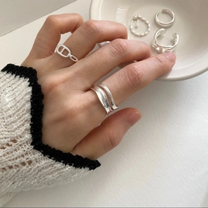 Minimalist 925 sterling silver wavy ring set on hand with pig nose design element