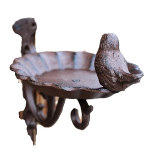 Mangeoire à oiseaux rétro en fonte avec vasque coquillage et sculpture d'oiseau mural