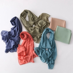 Élégant foulard en mousseline avec paillettes dorées en plusieurs couleurs femme